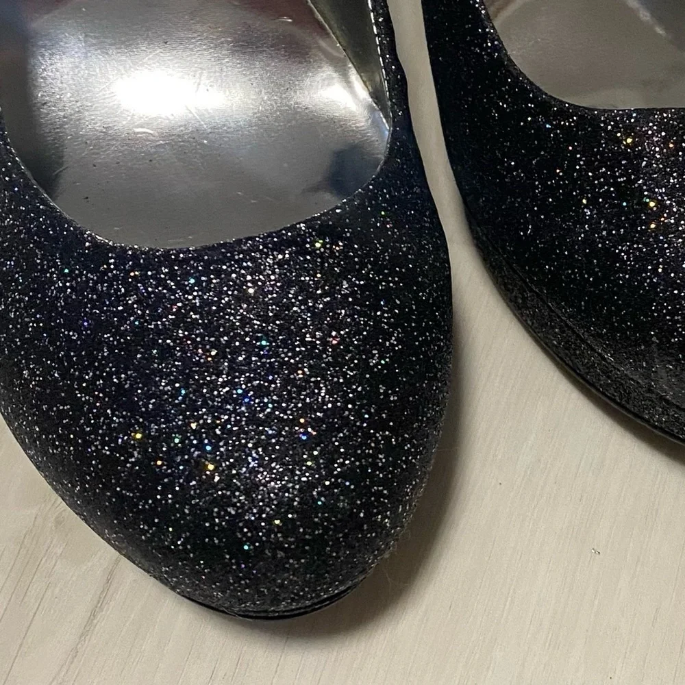 NWOT GUESS BLACK GLITTER ROUND TOE KARISE PLATFORM PUMPS HEELS - SIZE 9